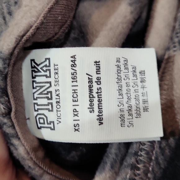 Victoria's Secret PINK Plaid Long Sleeve Top and Shorts Pajama Set - Picture 4 of 10